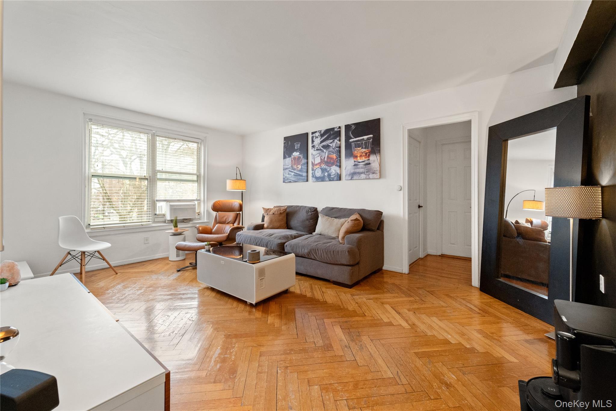 #4 photo, 190 72nd St, Brooklyn , NY 11209