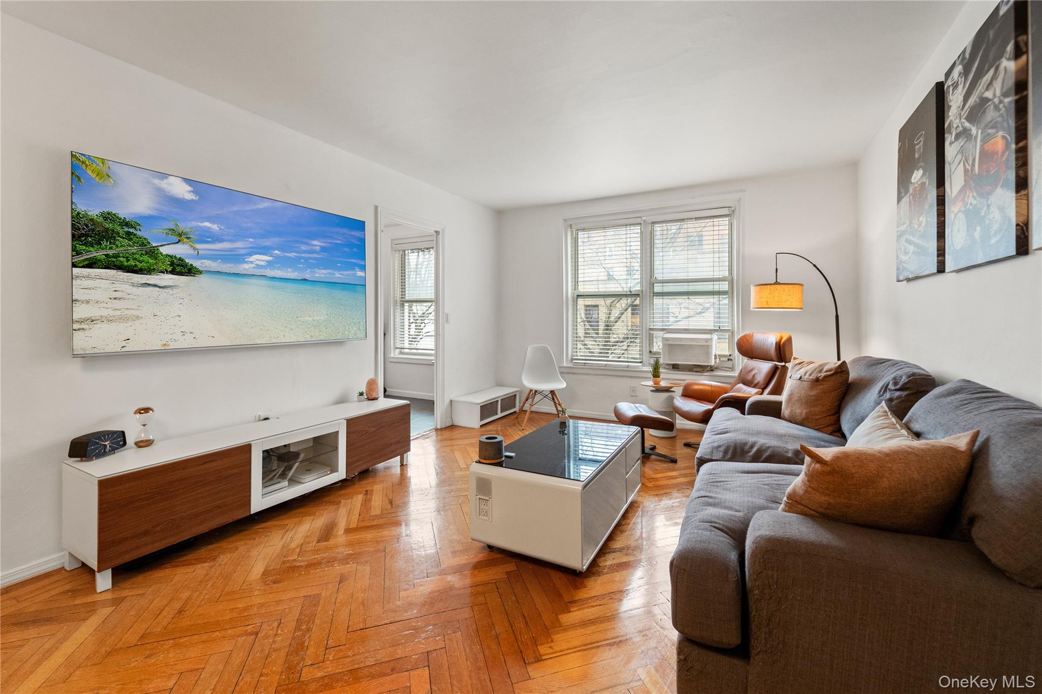 #5 photo, 190 72nd St, Brooklyn , NY 11209