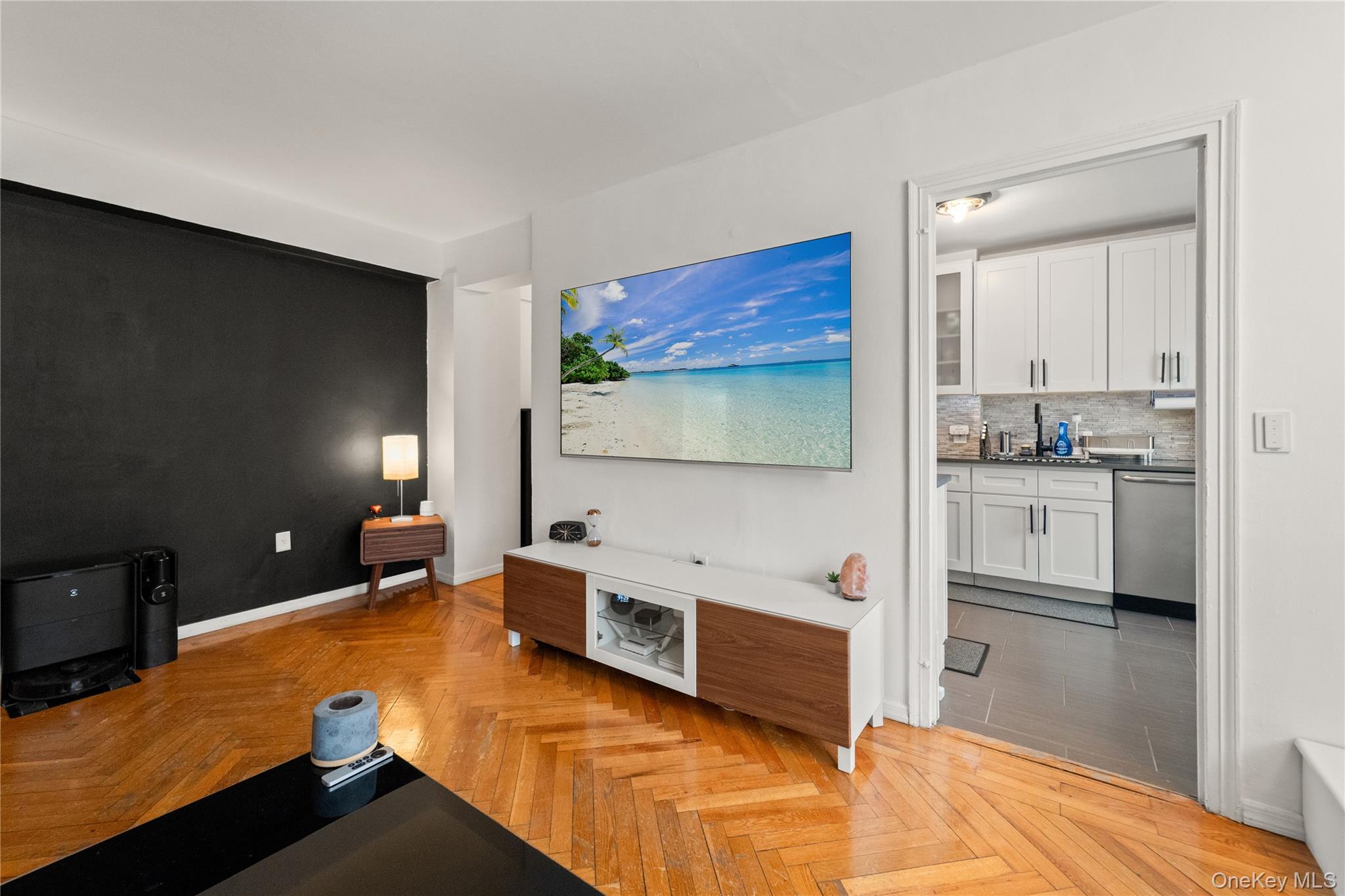 #6 photo, 190 72nd St, Brooklyn , NY 11209