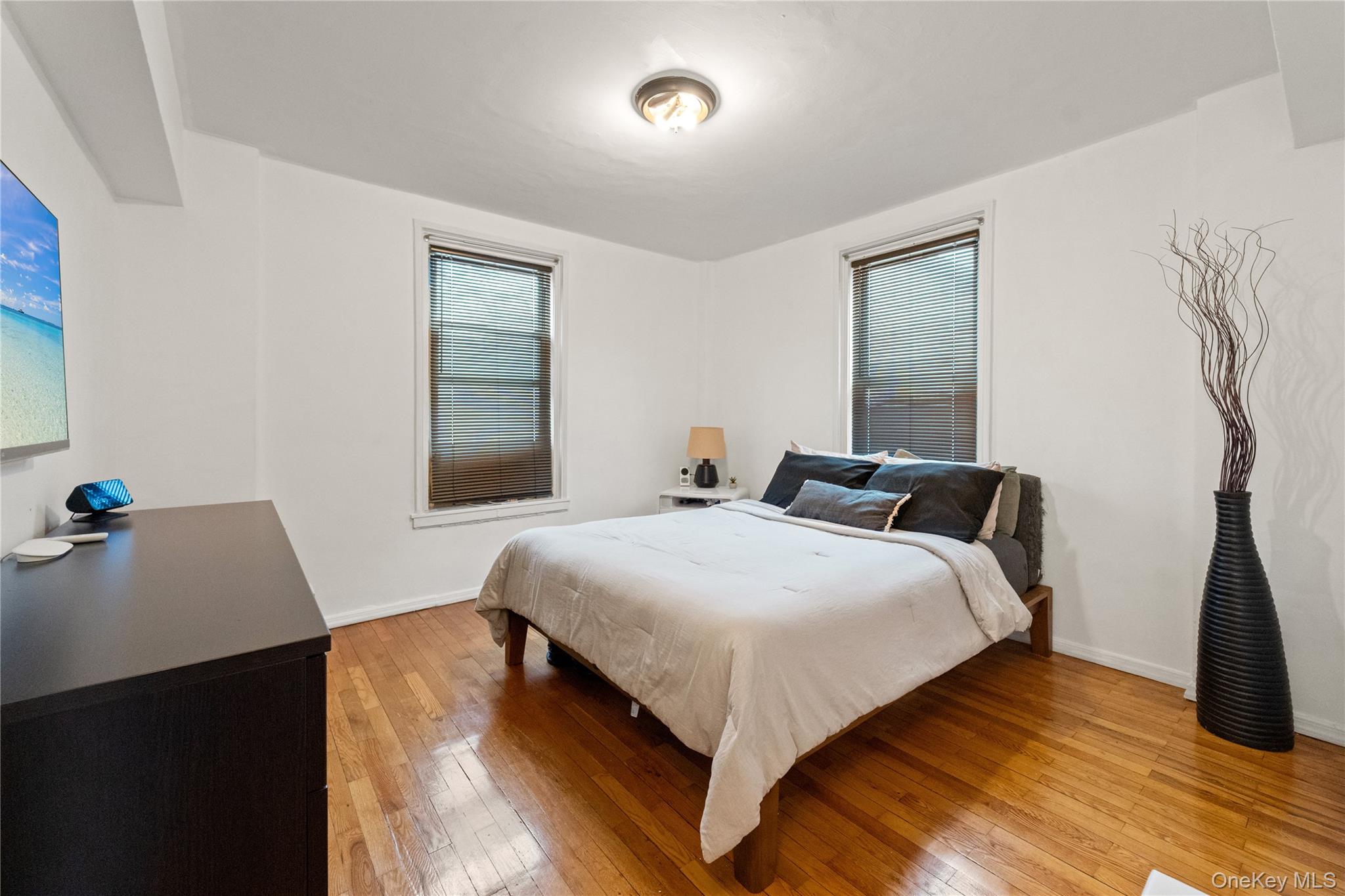 #7 photo, 190 72nd St, Brooklyn , NY 11209