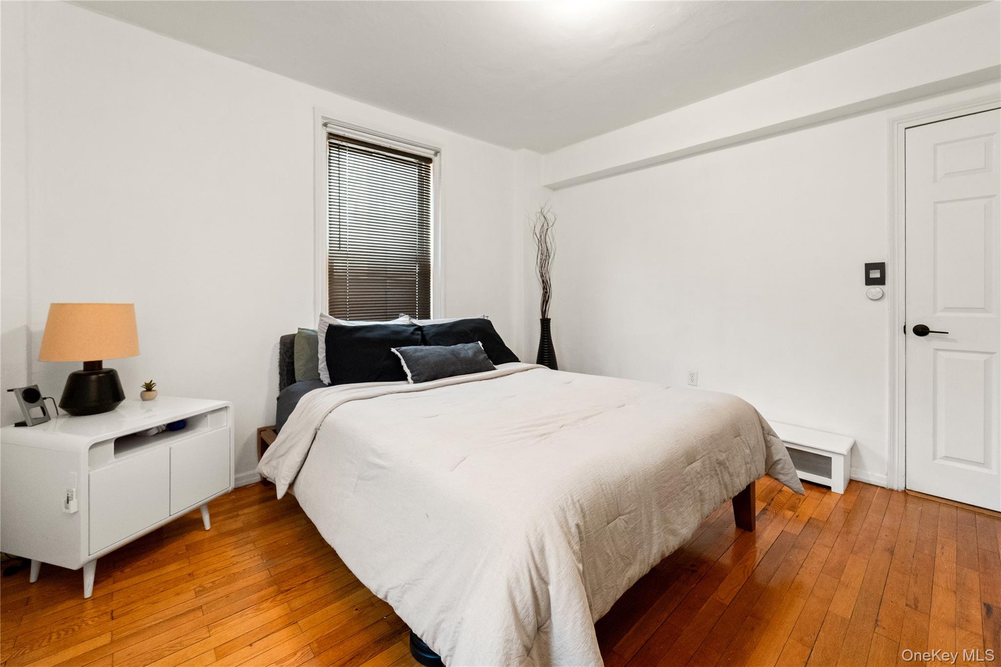 #8 photo, 190 72nd St, Brooklyn , NY 11209