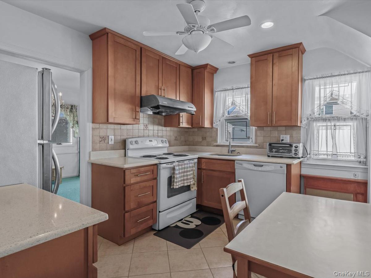 #10 photo, 38 Leslie Lane, ناسو New Hyde Park , NY 11040