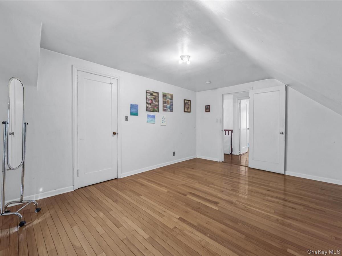 #17 photo, 38 Leslie Lane, ناسو New Hyde Park , NY 11040