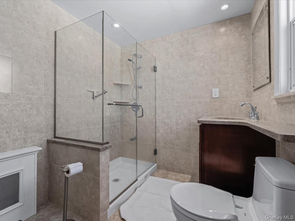 #18 photo, 38 Leslie Lane, ناسو New Hyde Park , NY 11040