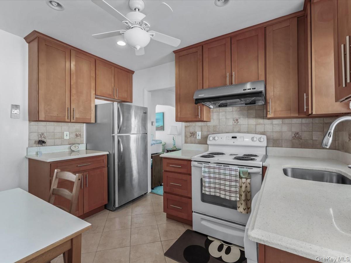 #9 photo, 38 Leslie Lane, ناسو New Hyde Park , NY 11040