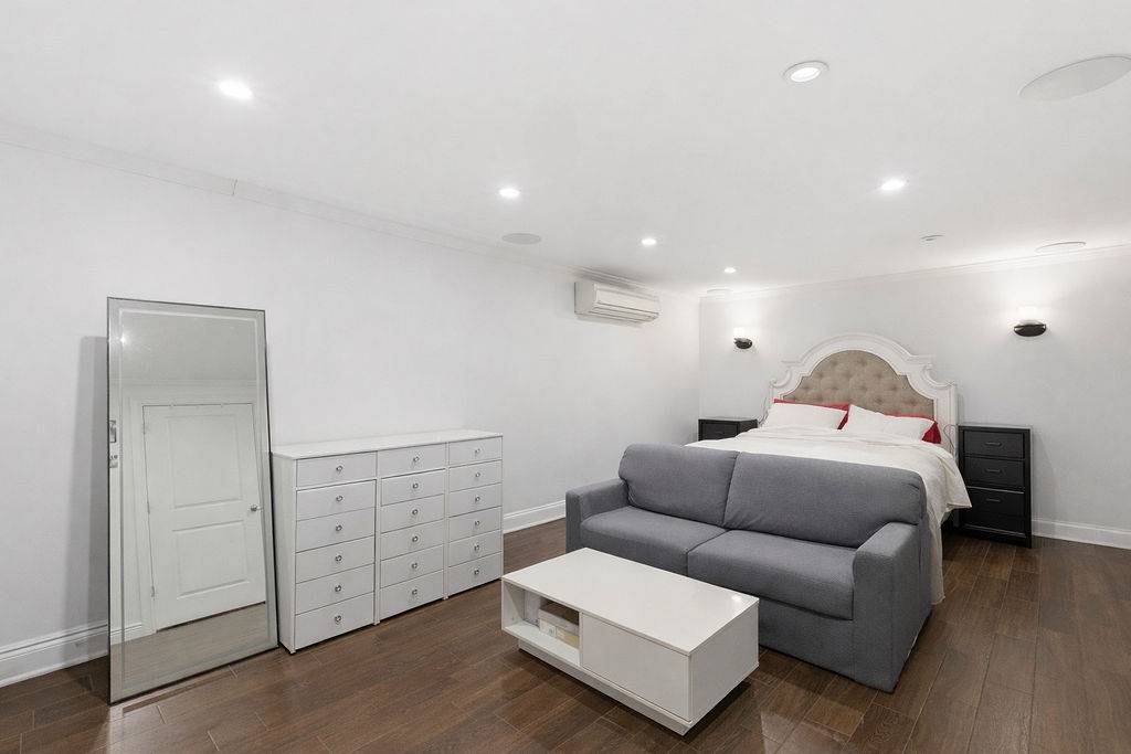 #7 photo, 164-14 85th Street, Howard Beach , NY 11414