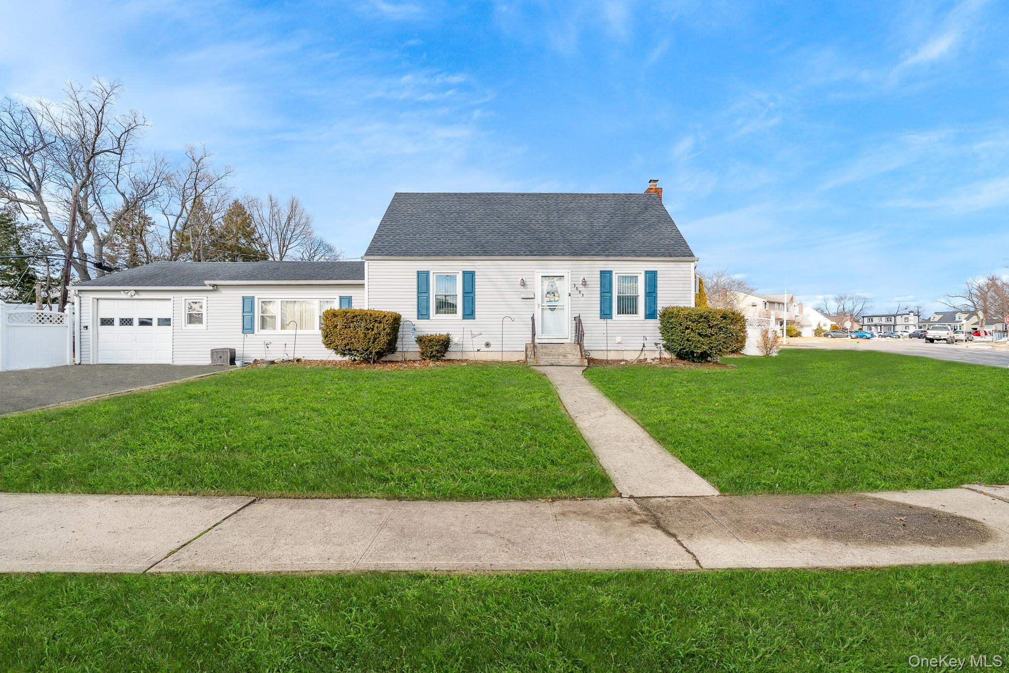 #1 photo, 3683 Hawk Road, מחוז נסאו Levittown , NY 11756