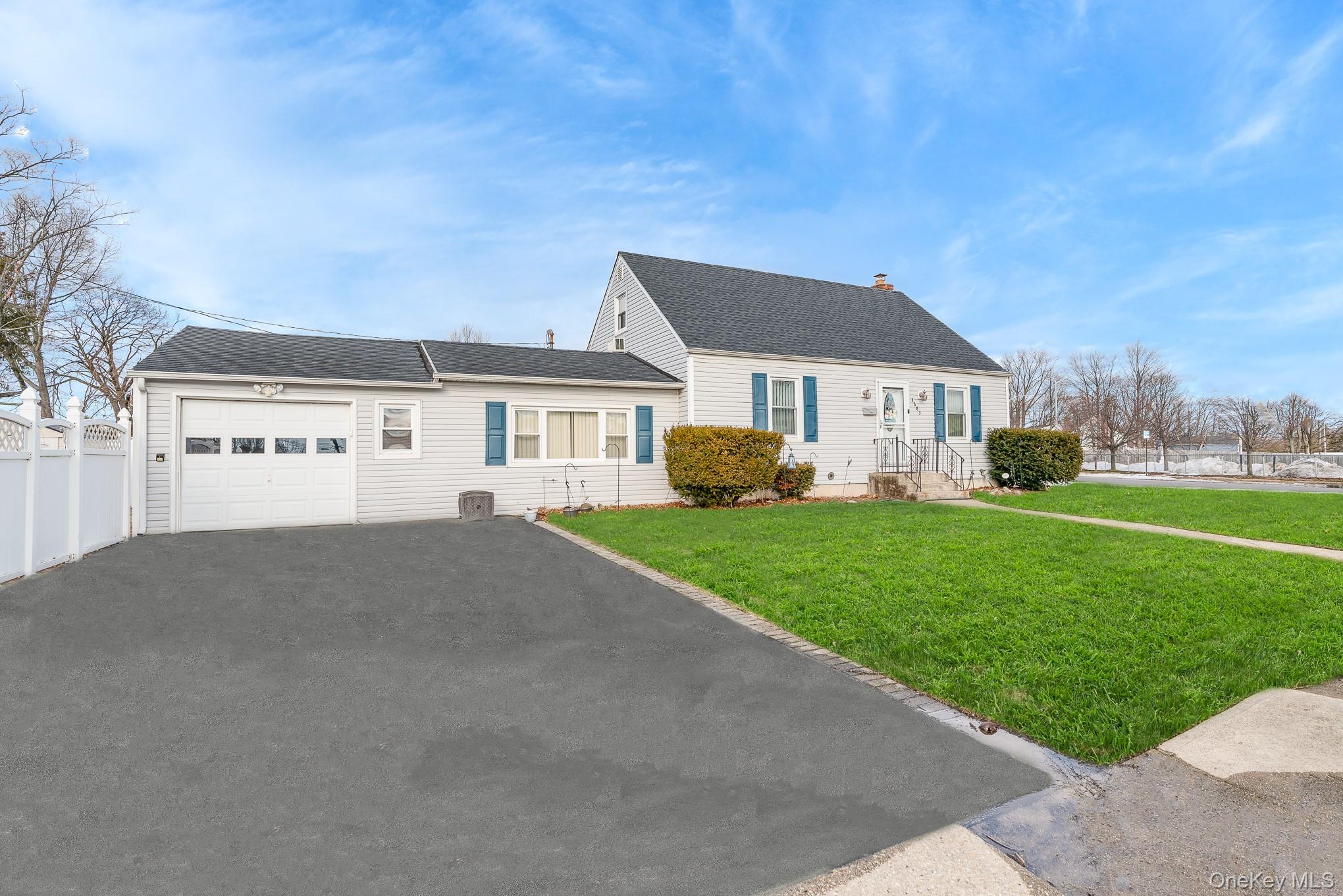 #2 photo, 3683 Hawk Road, מחוז נסאו Levittown , NY 11756