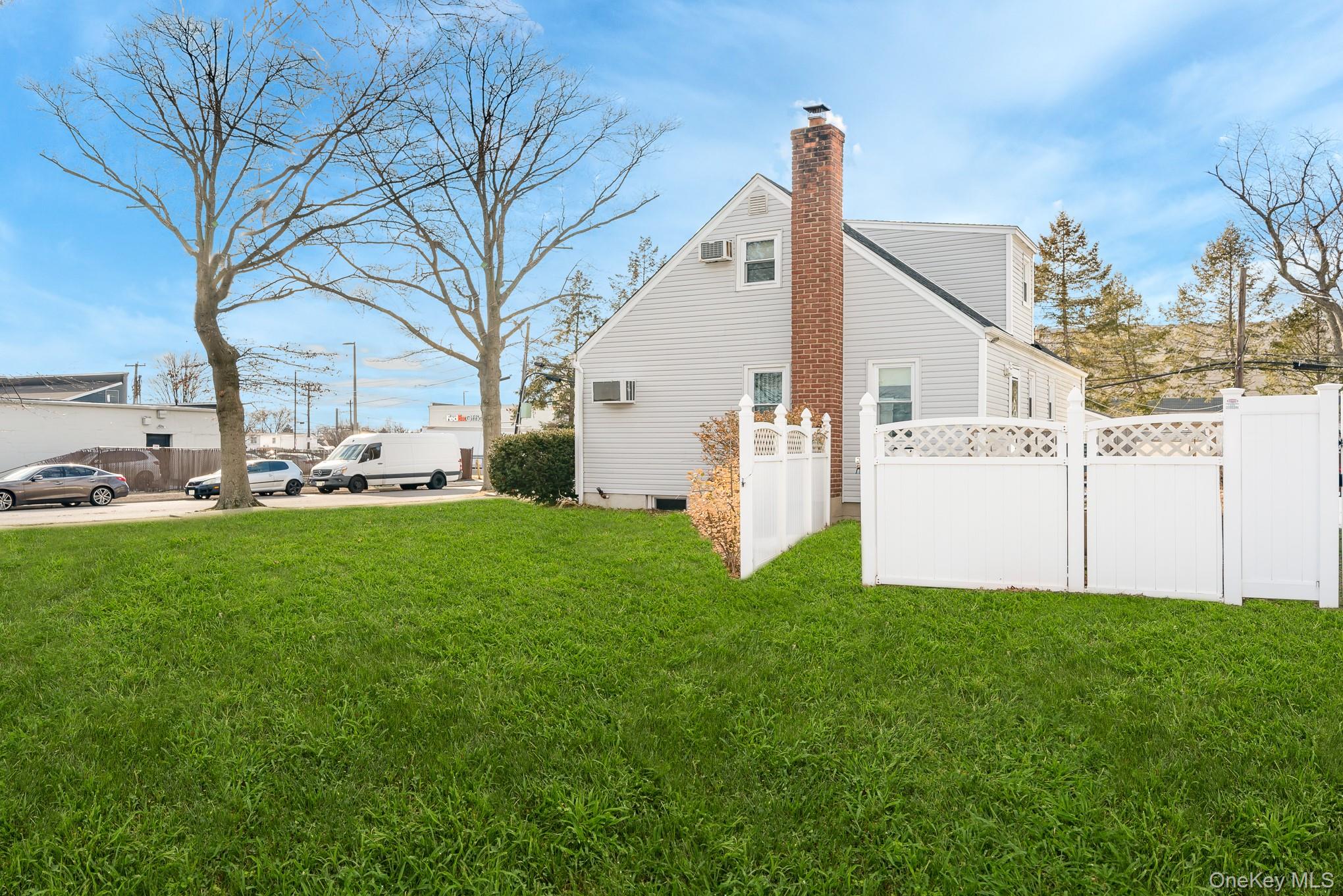 #4 photo, 3683 Hawk Road, מחוז נסאו Levittown , NY 11756