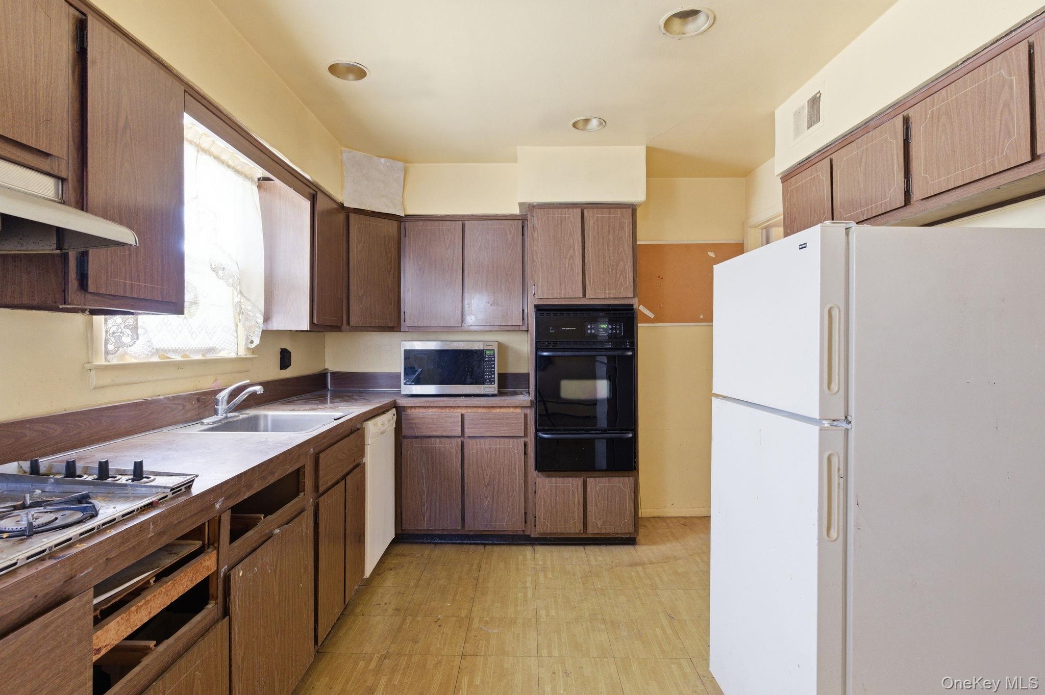 #12 photo, 425 Old Courthouse Road, ناسو Manhasset Hills , NY 11040