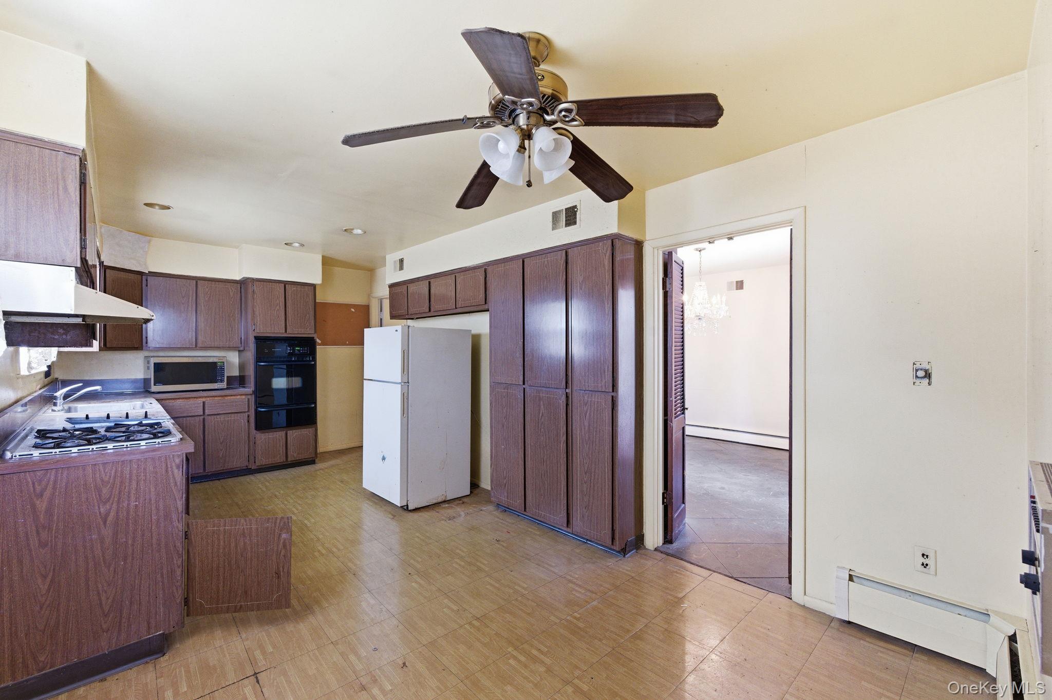 #13 photo, 425 Old Courthouse Road, ناسو Manhasset Hills , NY 11040