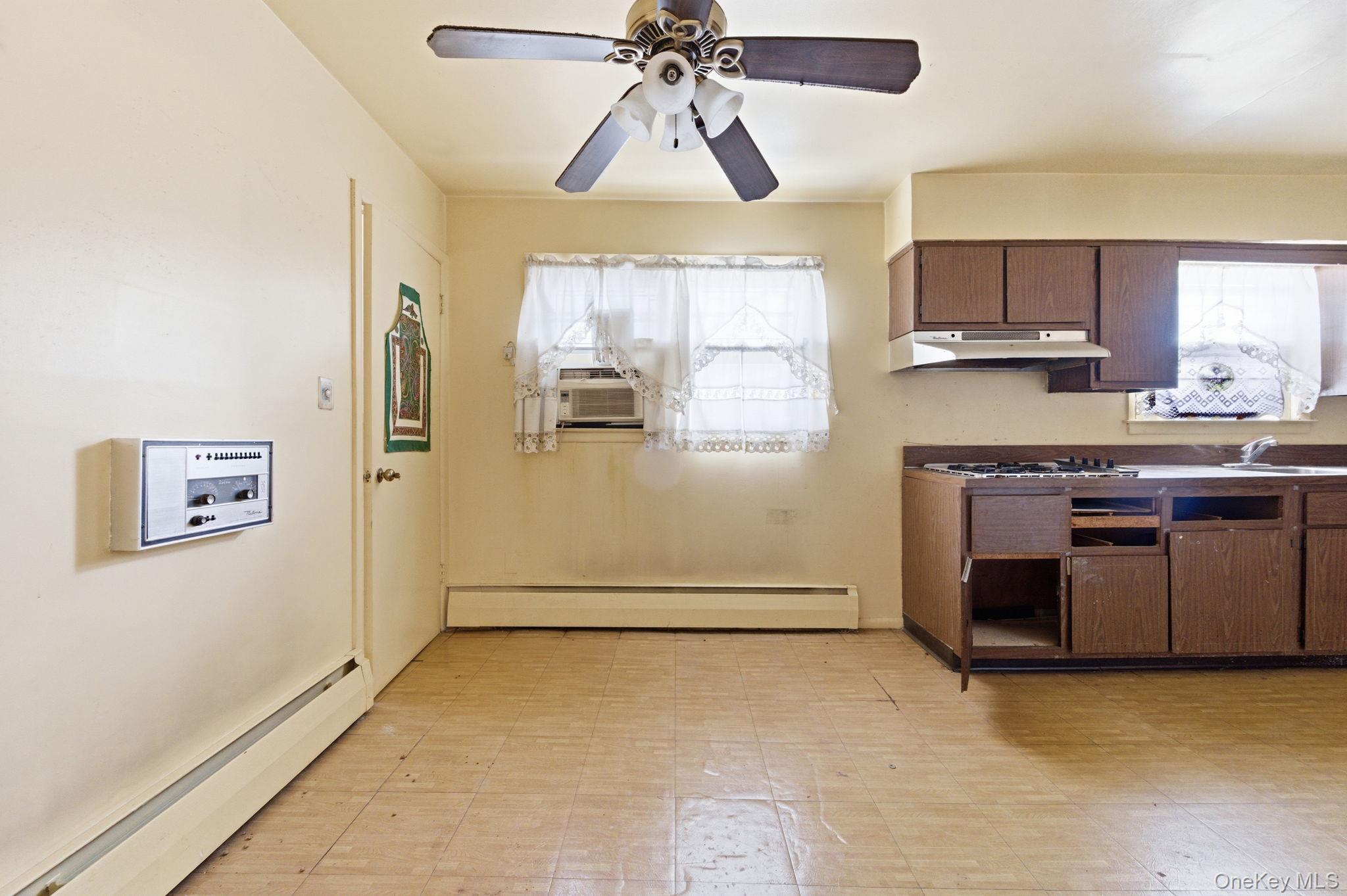 #14 photo, 425 Old Courthouse Road, ناسو Manhasset Hills , NY 11040