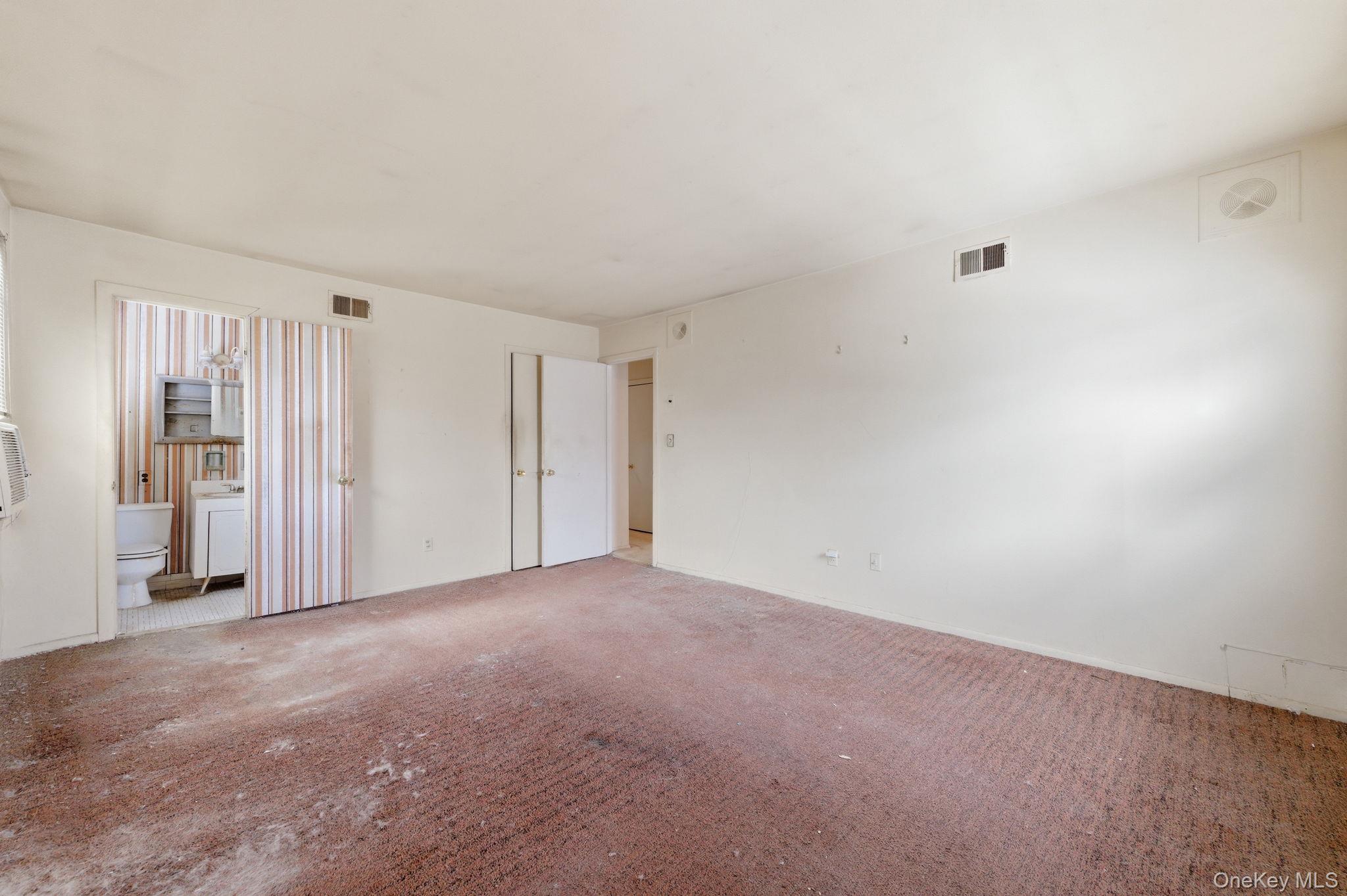 #17 photo, 425 Old Courthouse Road, ناسو Manhasset Hills , NY 11040