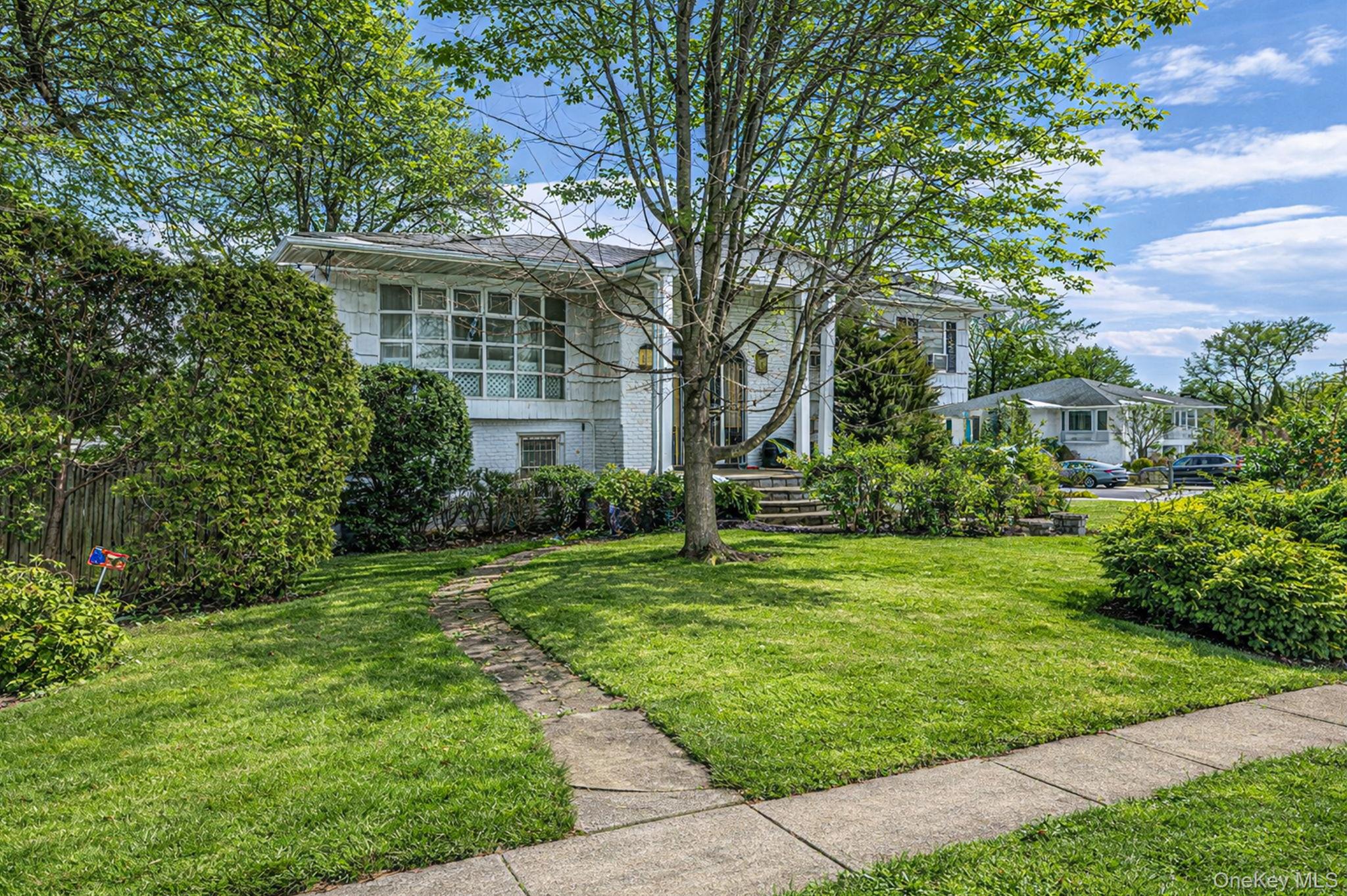 #2 photo, 425 Old Courthouse Road, ناسو Manhasset Hills , NY 11040