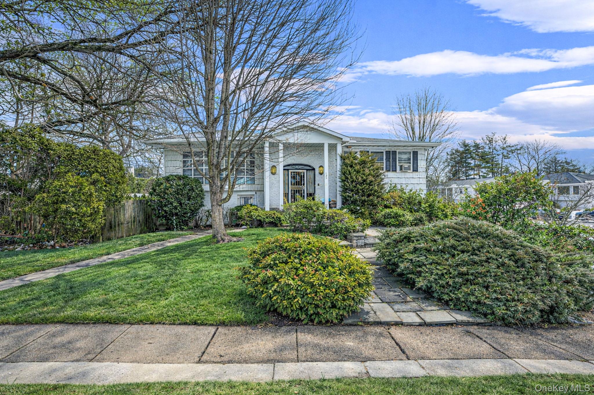 #3 photo, 425 Old Courthouse Road, ناسو Manhasset Hills , NY 11040