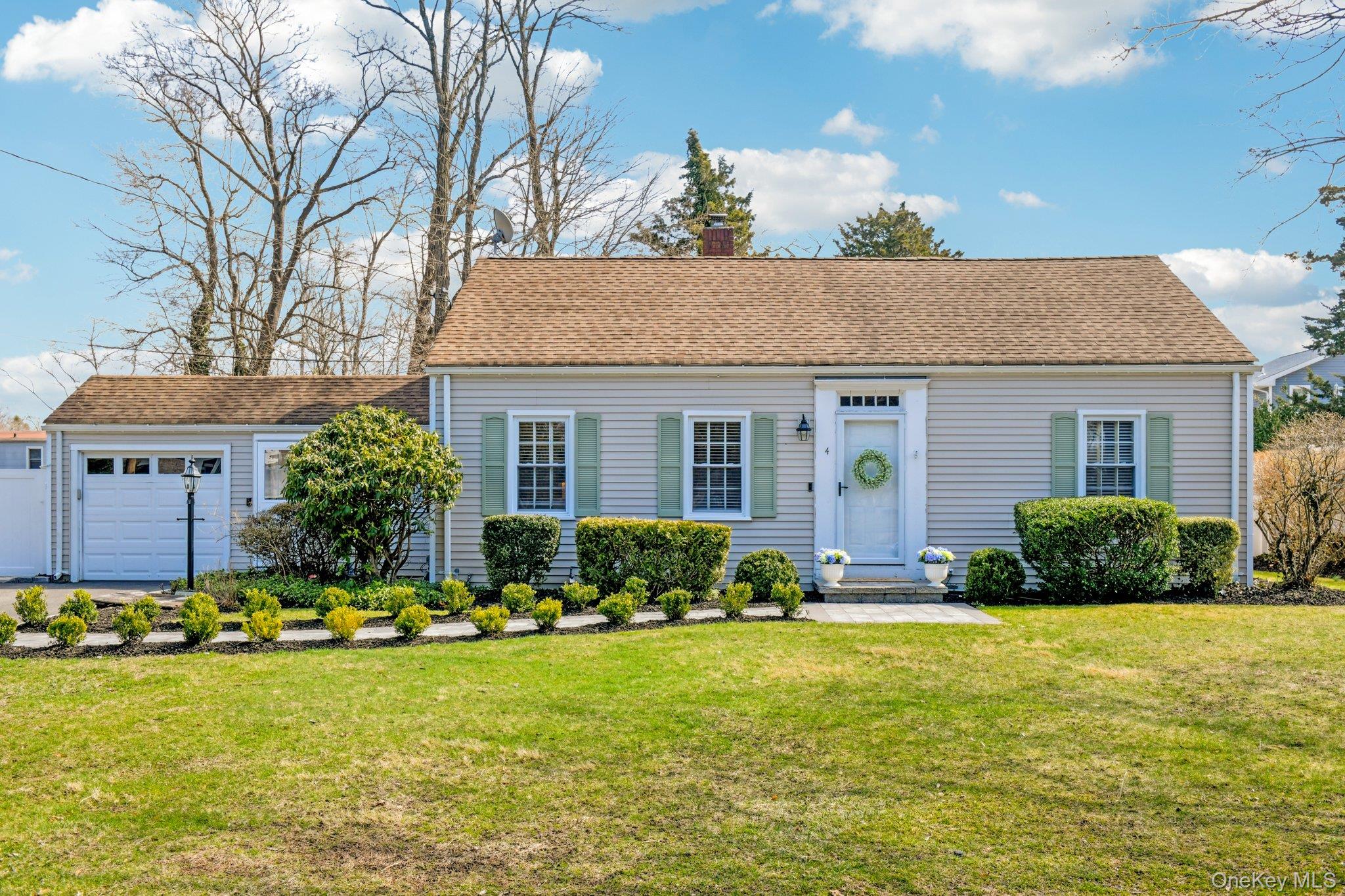 #1 photo, 4 Jeffrey Lane, Setauket , NY 11733