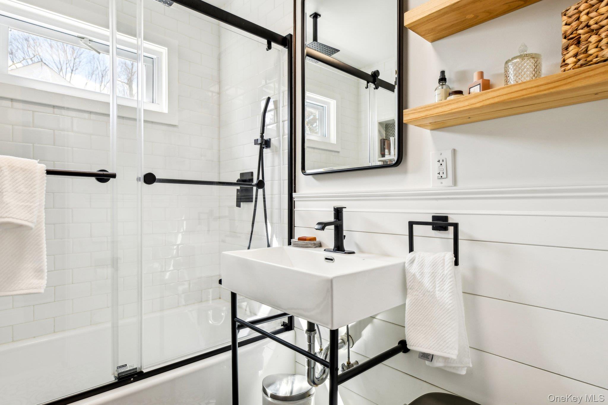 #20 photo, 4 Jeffrey Lane, Setauket , NY 11733