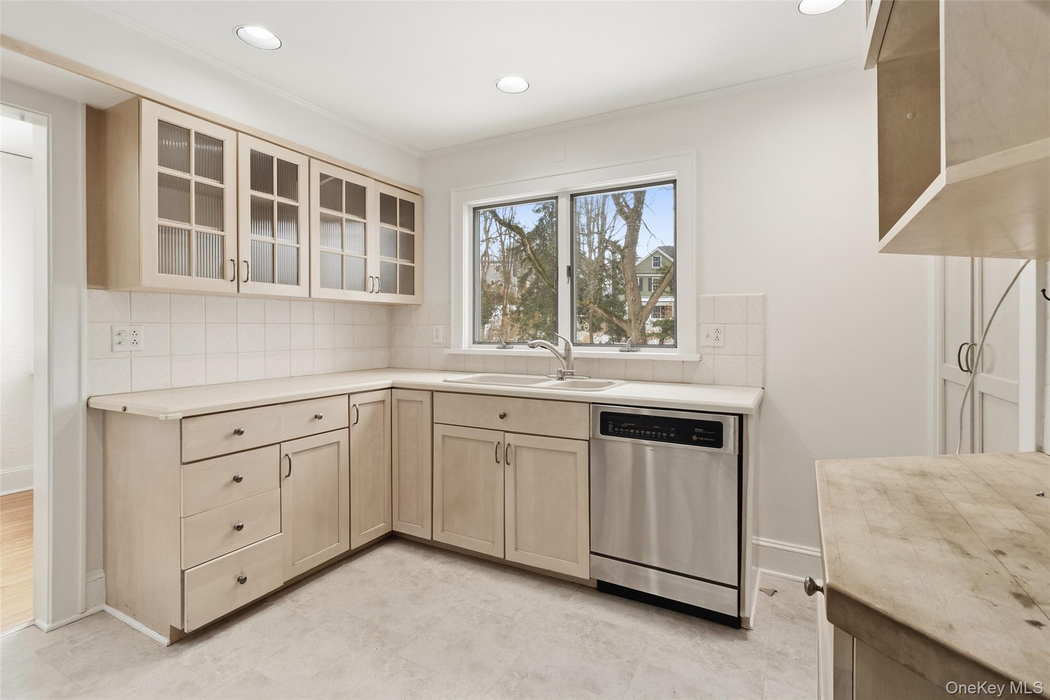 #10 photo, 23 Garretson Road, White Plains , NY 10604