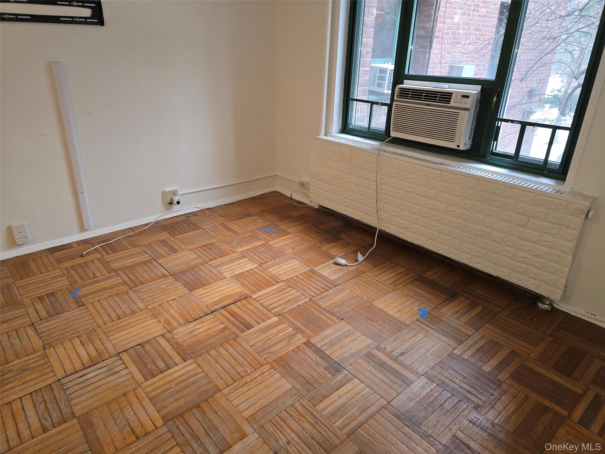 #5 photo, 1530 Metropolitan Avenue, Bronx , NY 10462