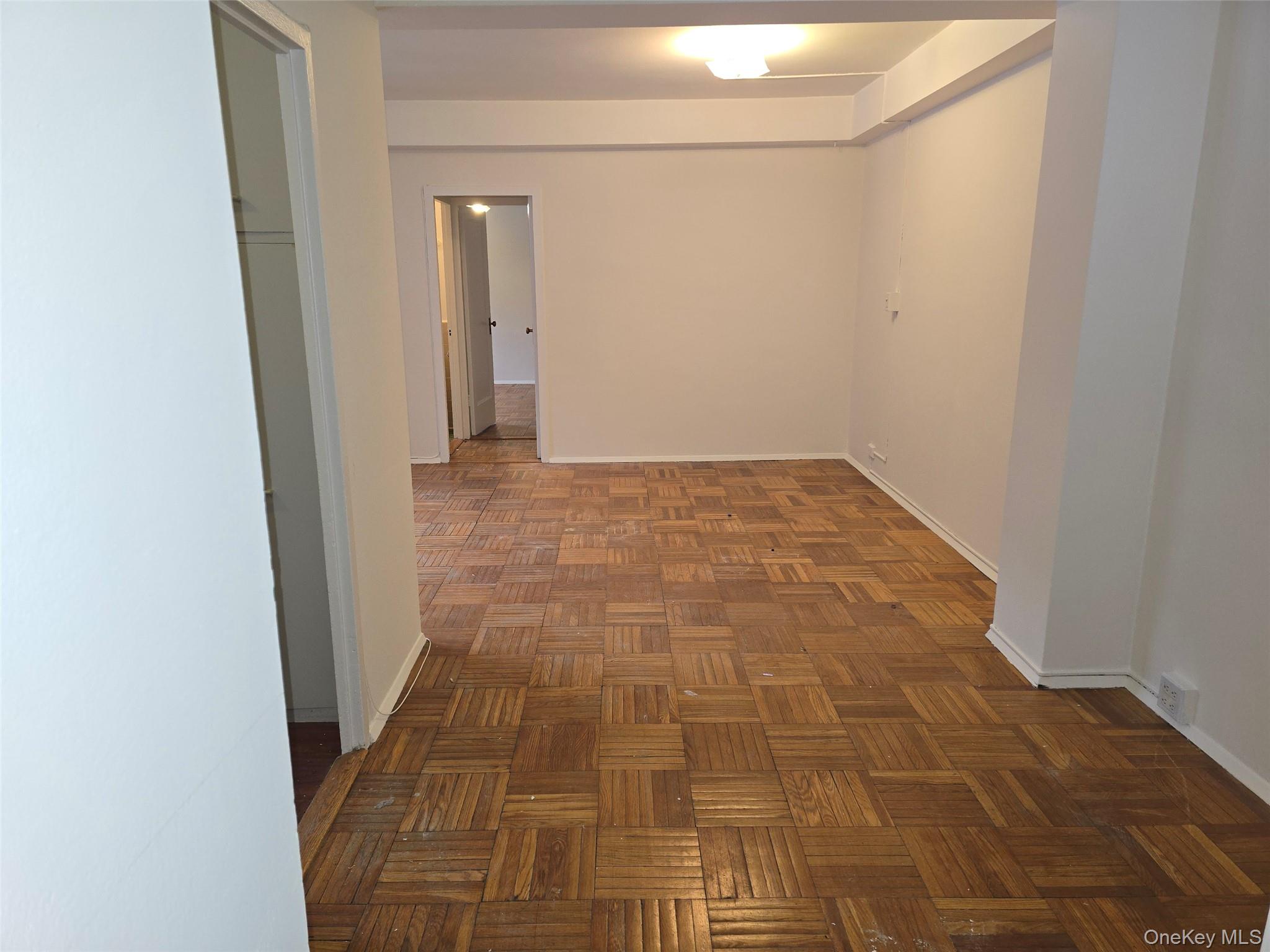 #7 photo, 1530 Metropolitan Avenue, Bronx , NY 10462