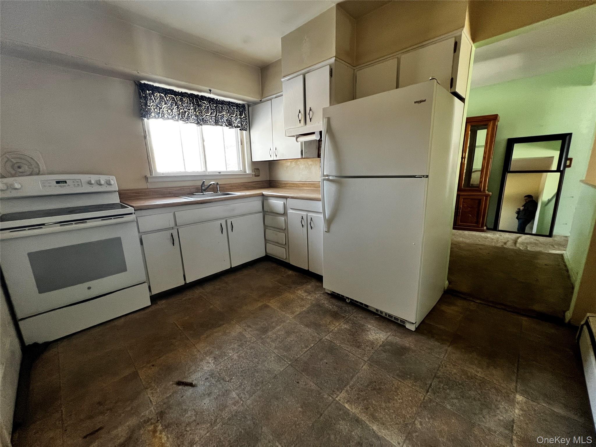 #8 photo, 24 Lorraine Boulevard, 뉴욕주 Poughkeepsie , NY 12603