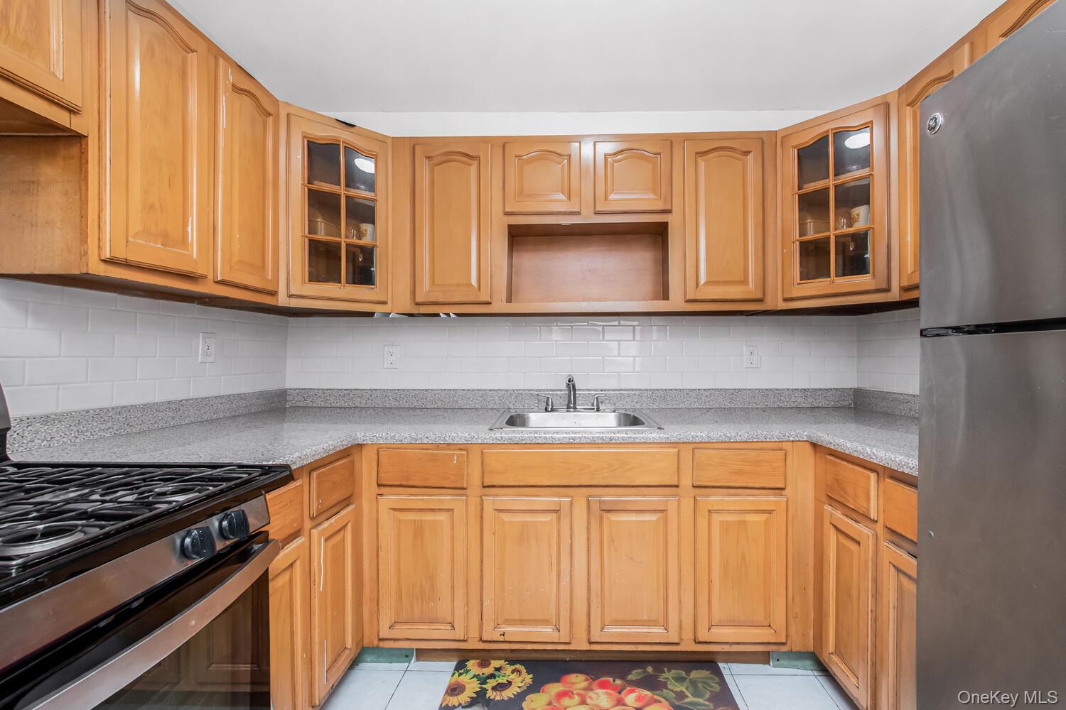 #13 photo, 819 E 223rd Street, Bronx , NY 10466