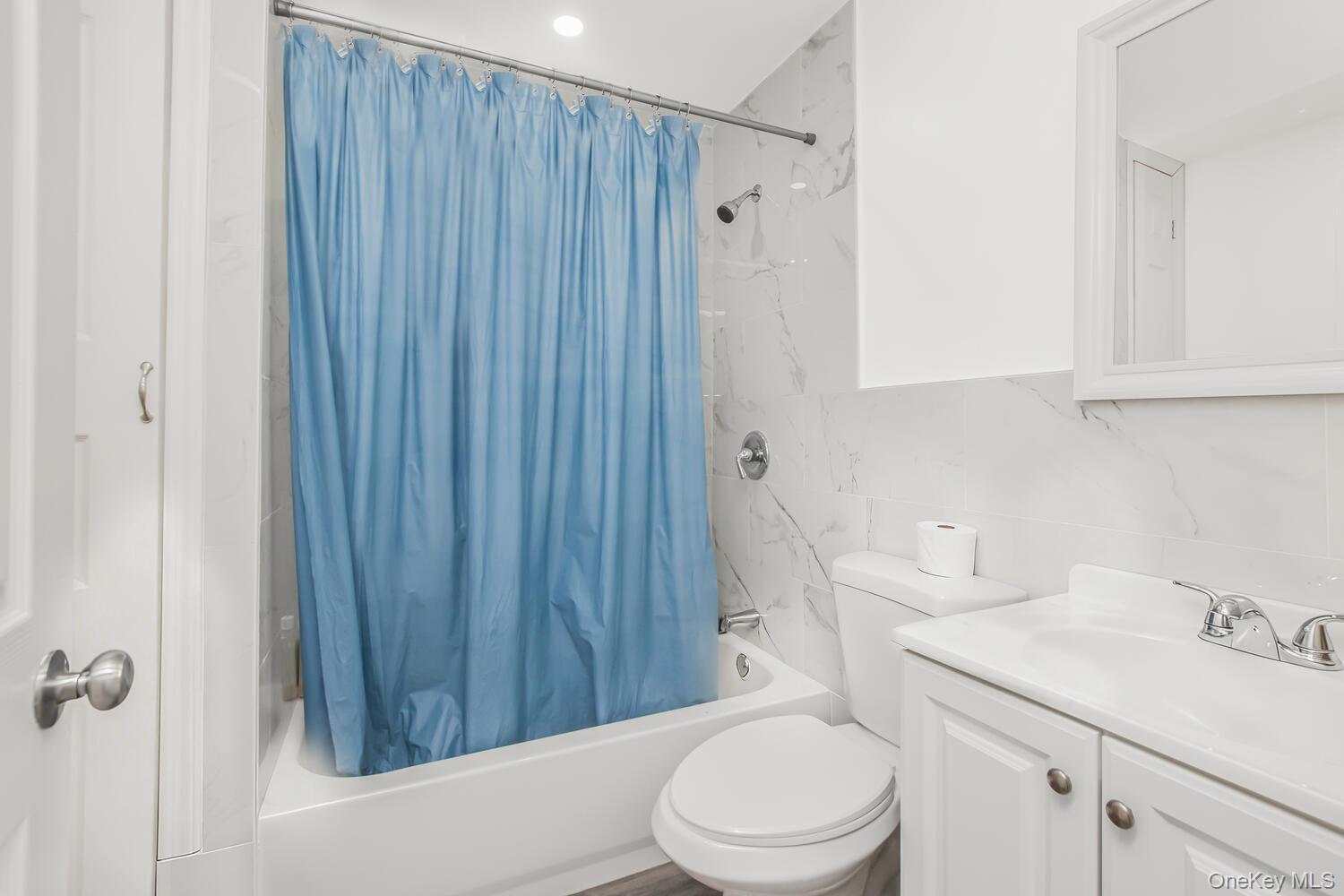 #14 photo, 819 E 223rd Street, Bronx , NY 10466