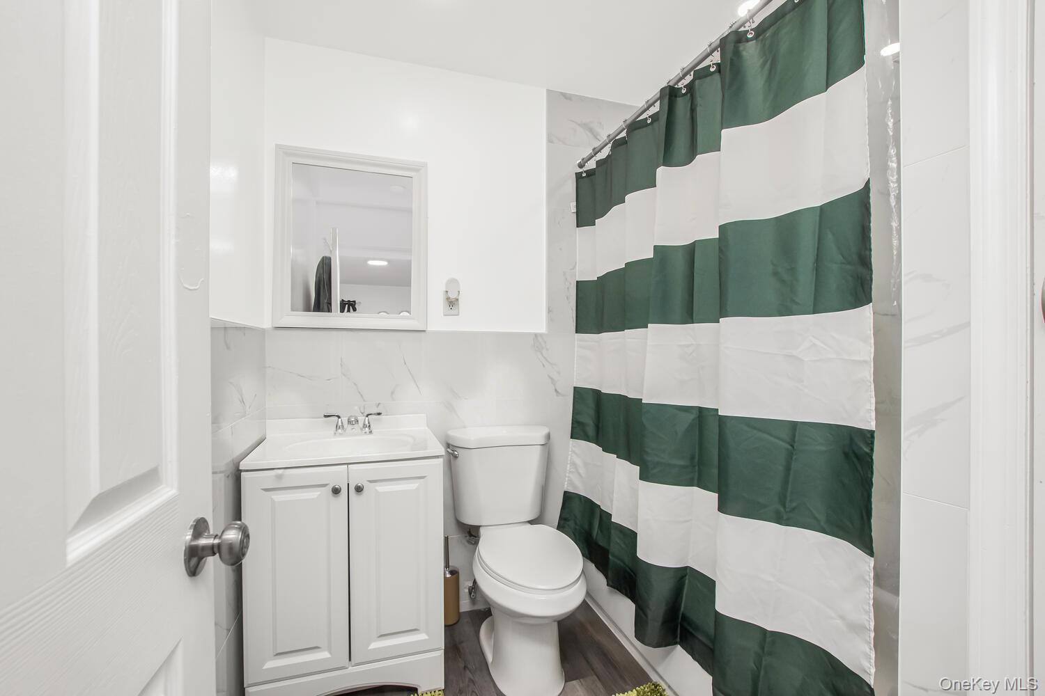 #16 photo, 819 E 223rd Street, Bronx , NY 10466