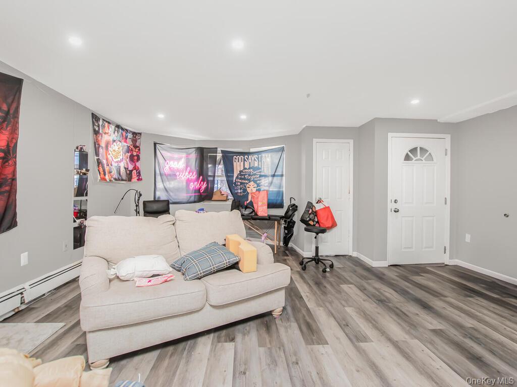 #20 photo, 819 E 223rd Street, Bronx , NY 10466