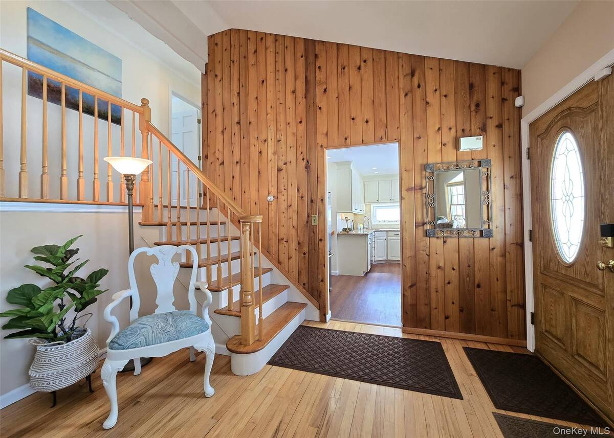 #2 photo, 165 Edgewater Avenue, Bayport , NY 11705