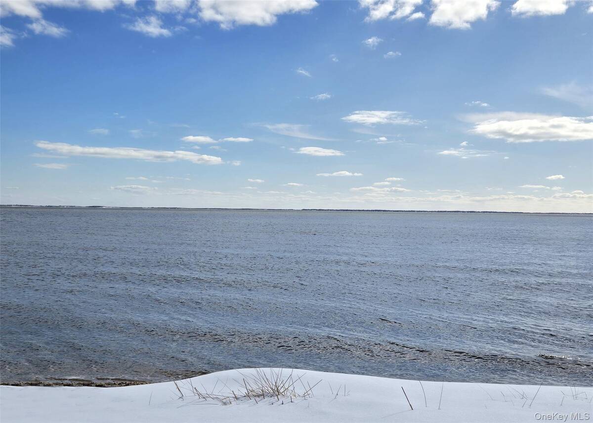 #21 photo, 165 Edgewater Avenue, Bayport , NY 11705