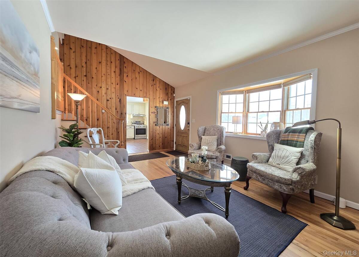 #3 photo, 165 Edgewater Avenue, Bayport , NY 11705