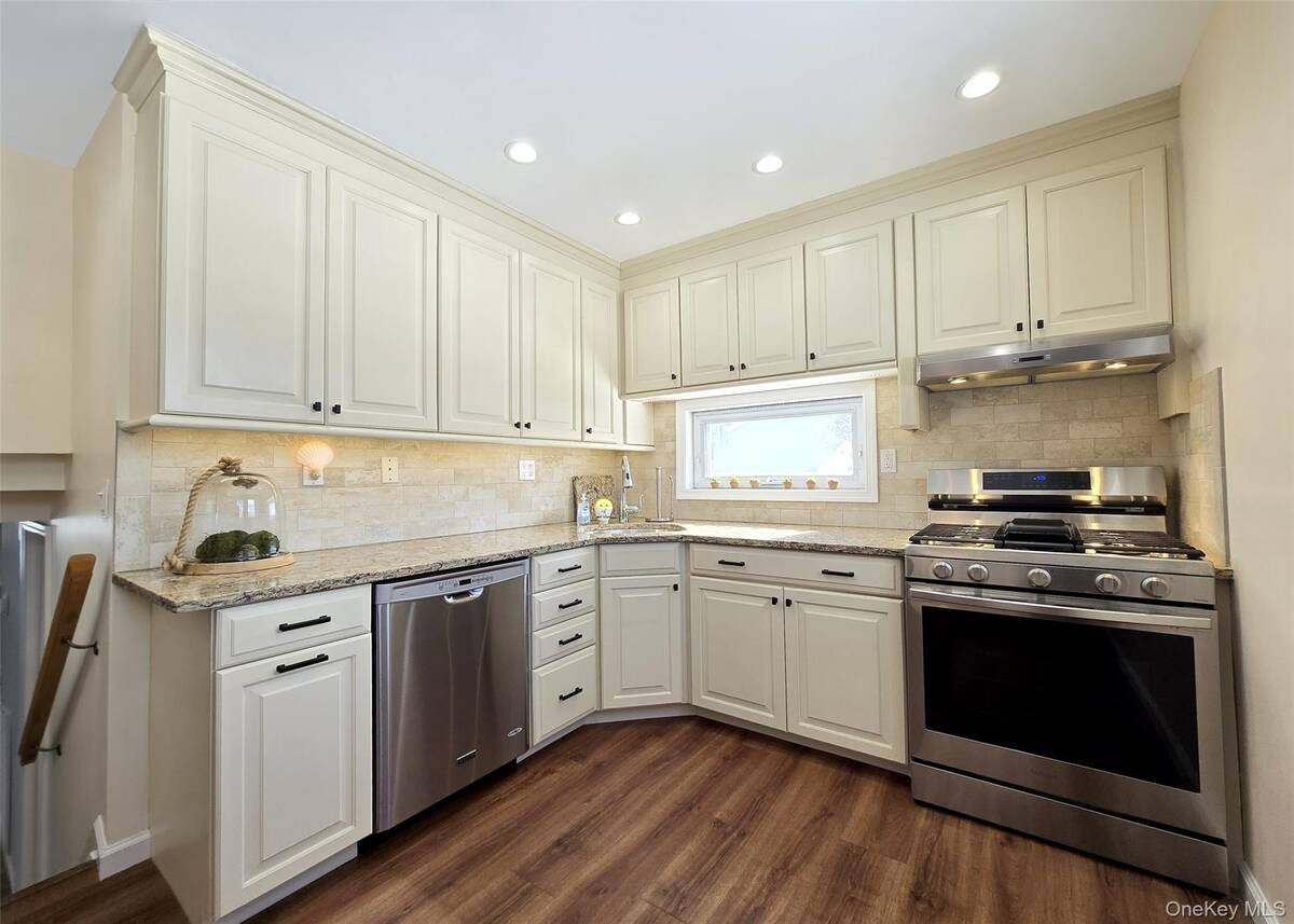 #6 photo, 165 Edgewater Avenue, Bayport , NY 11705