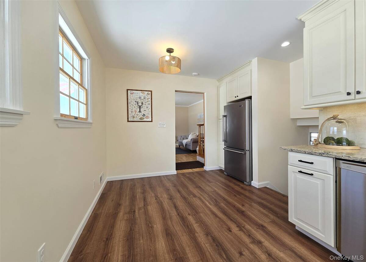 #7 photo, 165 Edgewater Avenue, Bayport , NY 11705