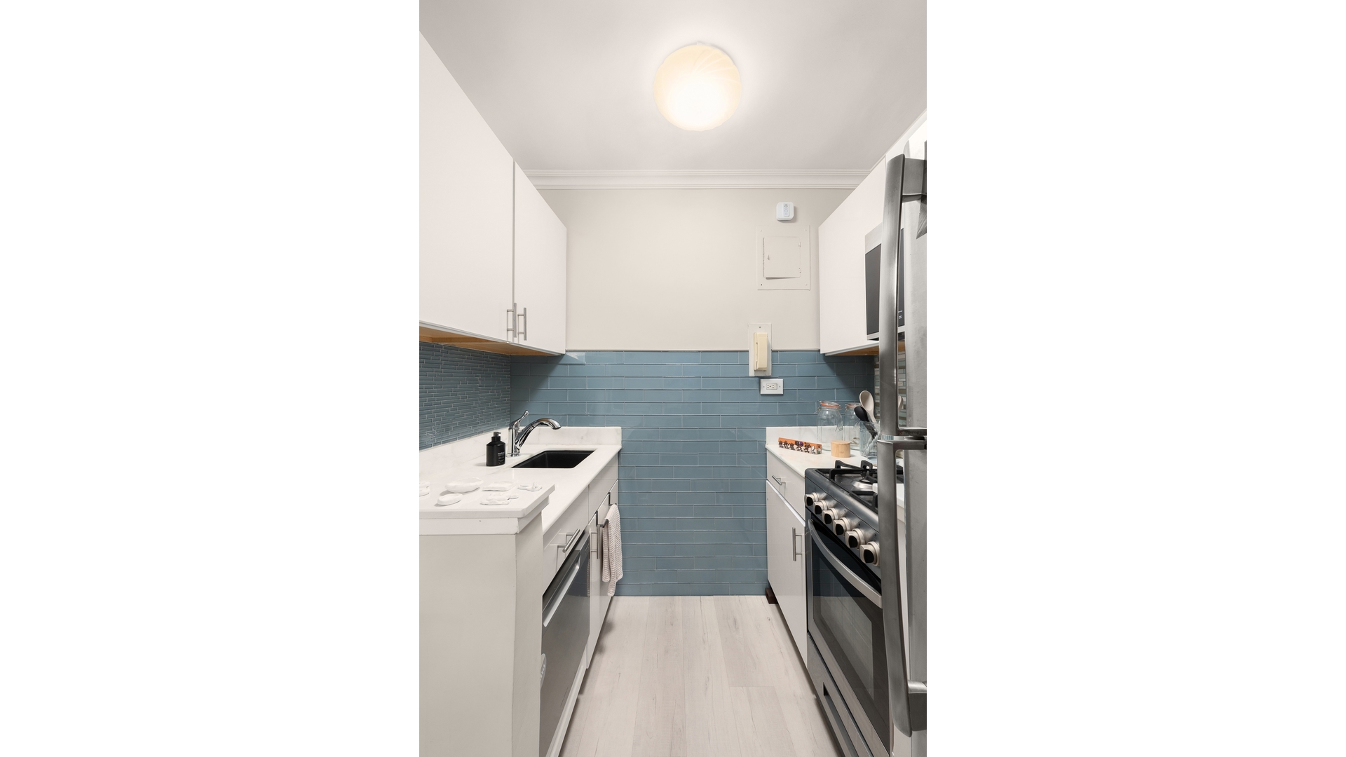 #4 photo, 301 E 63RD Street, Lenox Hill , NY 10065