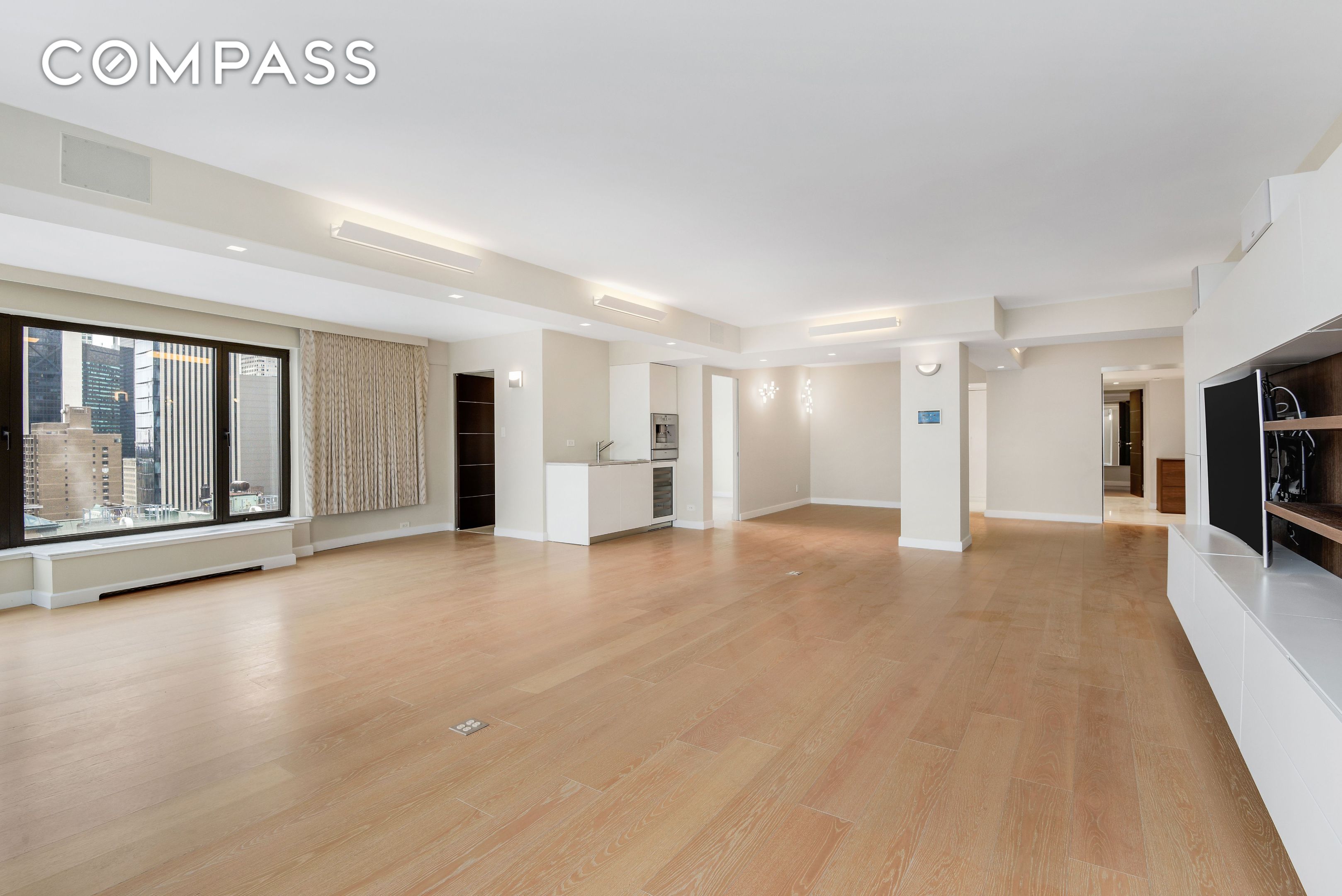 #15 photo, 200 Central Park S, 맨해튼 Central Park South , NY 10019