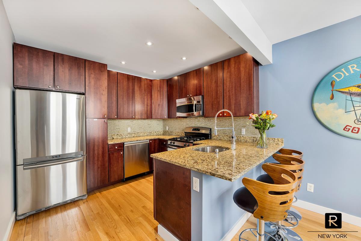 #4 photo, 251 W 98th Street, Upper West Side , NY 10025