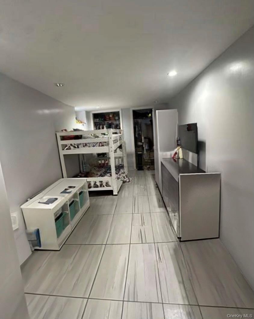 #13 photo, 7836 69th Avenue, 뉴욕퀸즈 Middle Village , NY 11379