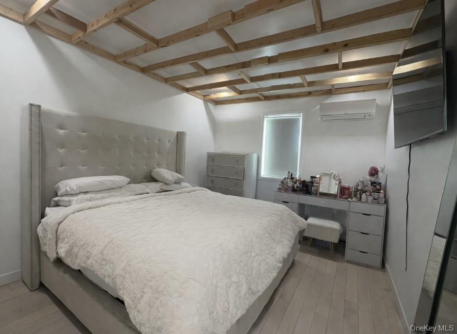 #7 photo, 7836 69th Avenue, 뉴욕퀸즈 Middle Village , NY 11379