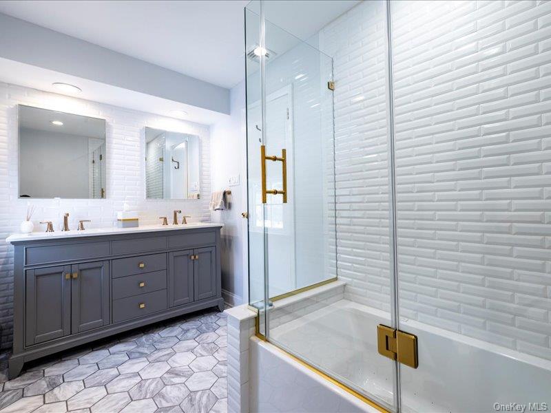 #11 photo, 16 Wright Road, নাসাউ কাউন্টি Rockville Centre , NY 11570