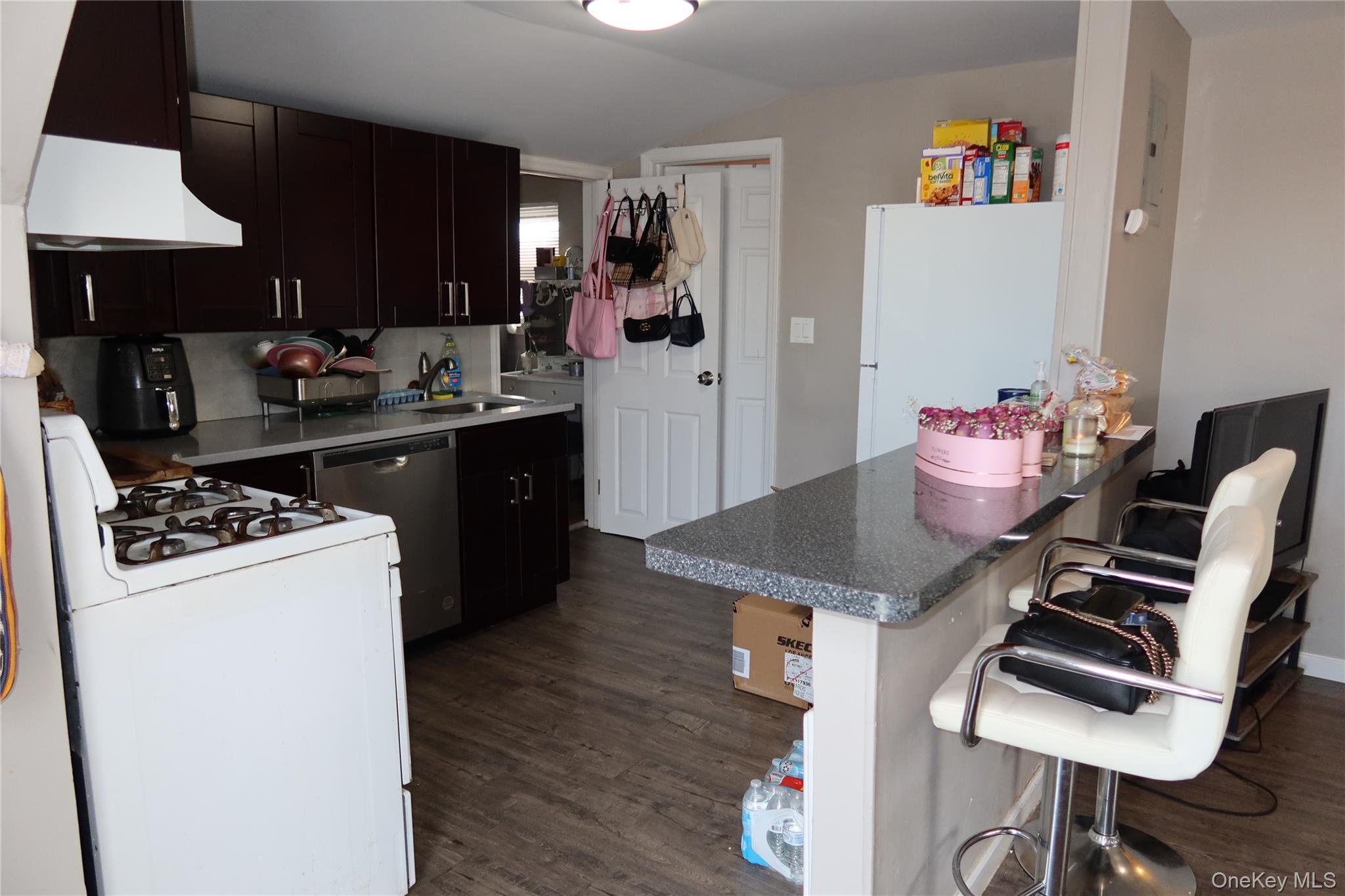 #5 photo, 94 4th Avenue, מחוז נסאו East Rockaway , NY 11518