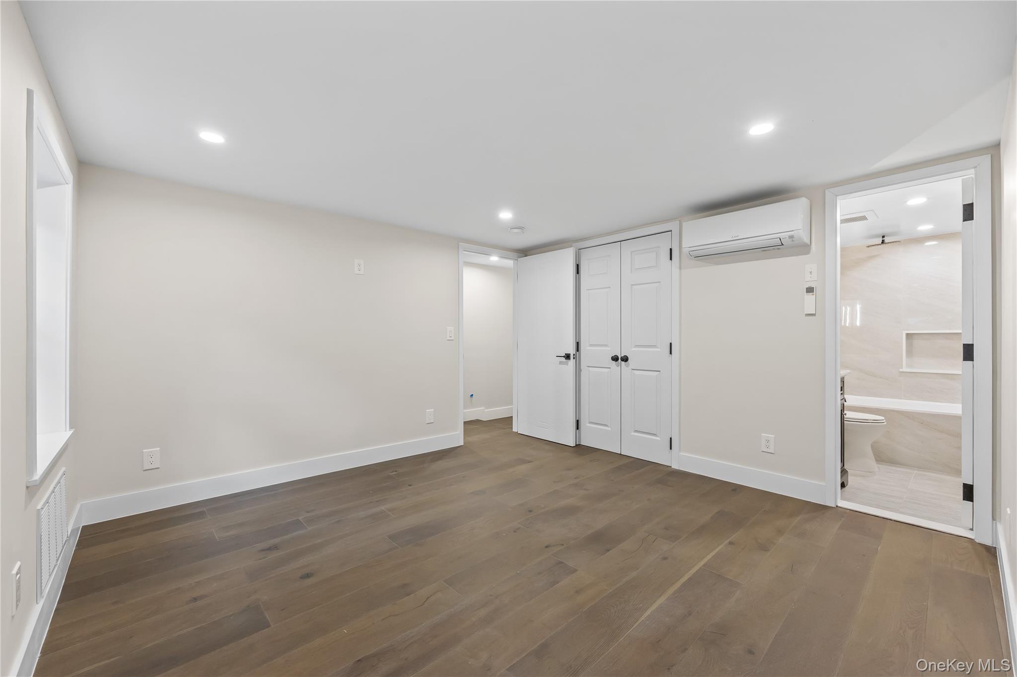 #13 photo, 2118 45th Avenue, 뉴욕퀸즈 Long Island City , NY 11101