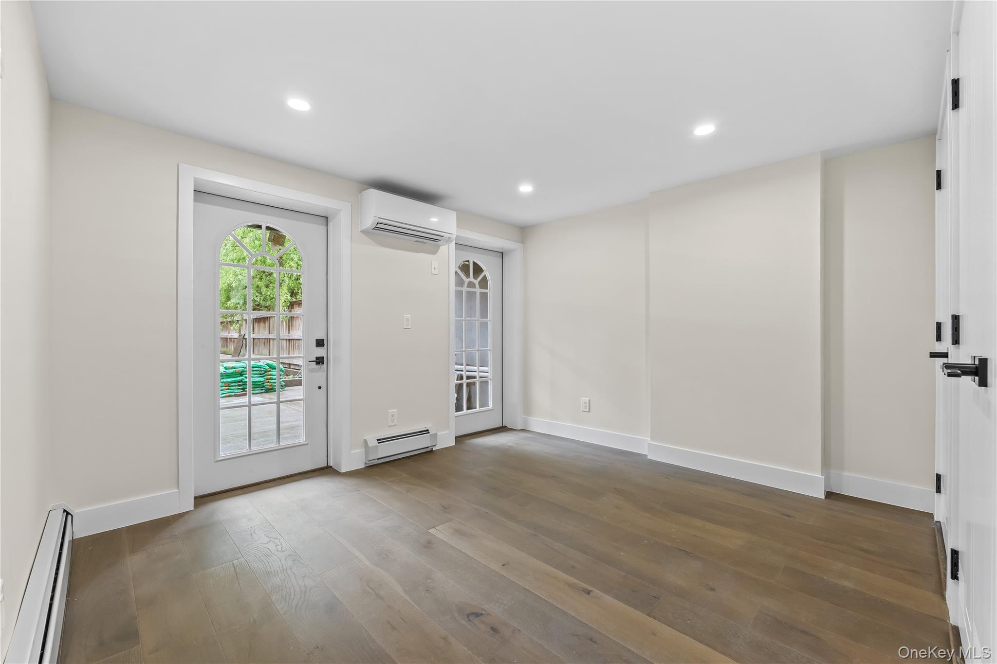 #16 photo, 2118 45th Avenue, 뉴욕퀸즈 Long Island City , NY 11101