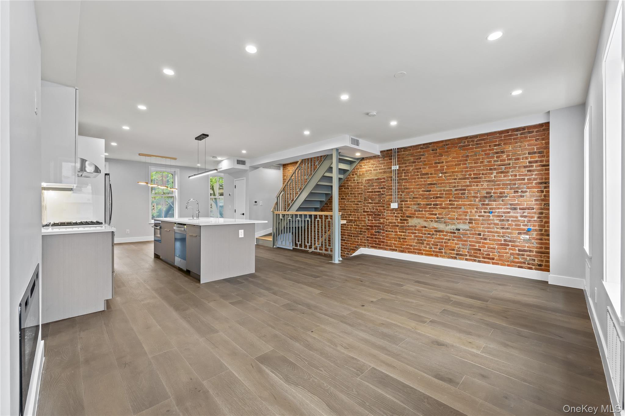 #9 photo, 2118 45th Avenue, 뉴욕퀸즈 Long Island City , NY 11101