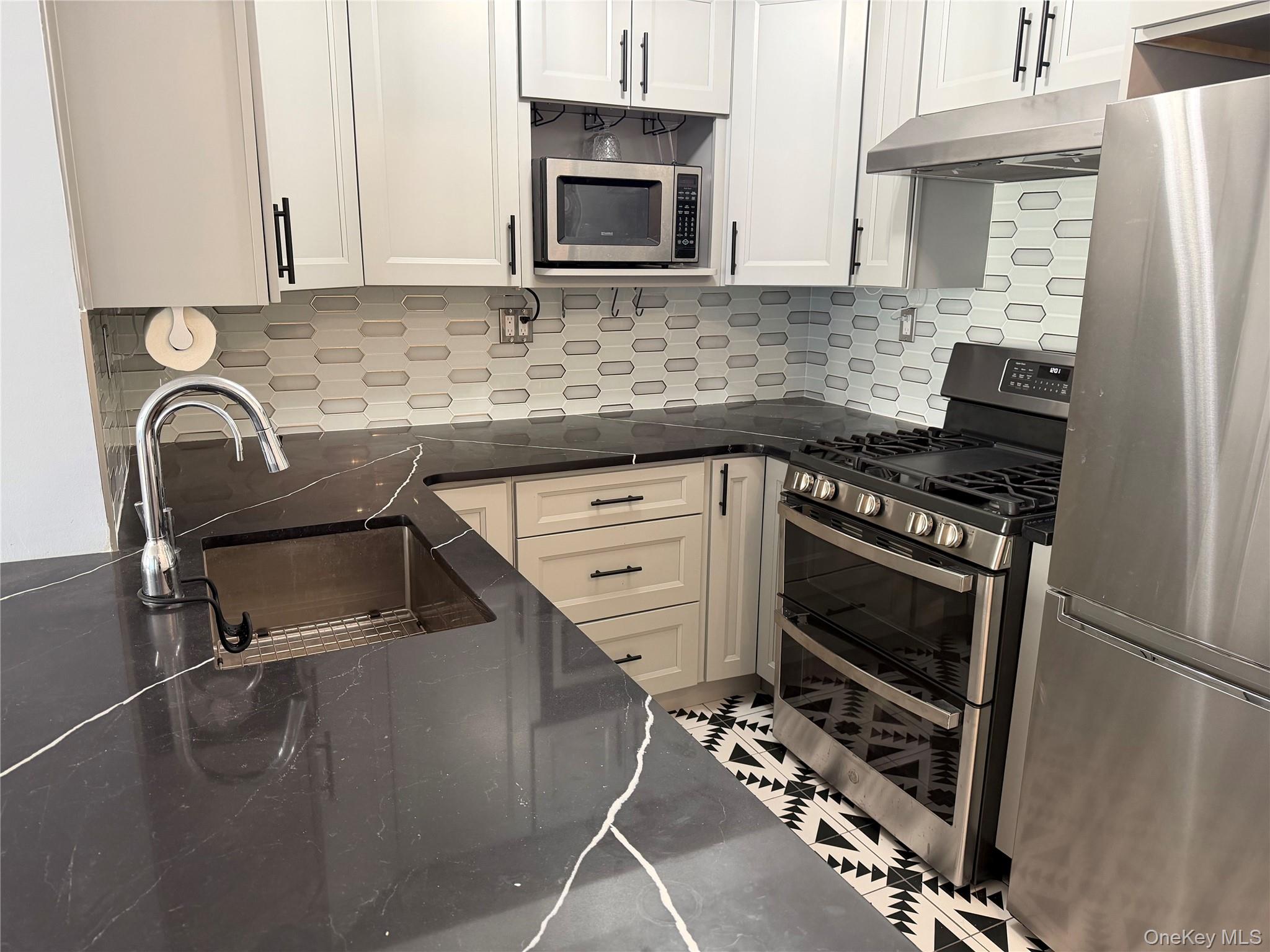 #7 photo, 4-74 48th Avenue, কুইন্‌স Long Island City , NY 11109