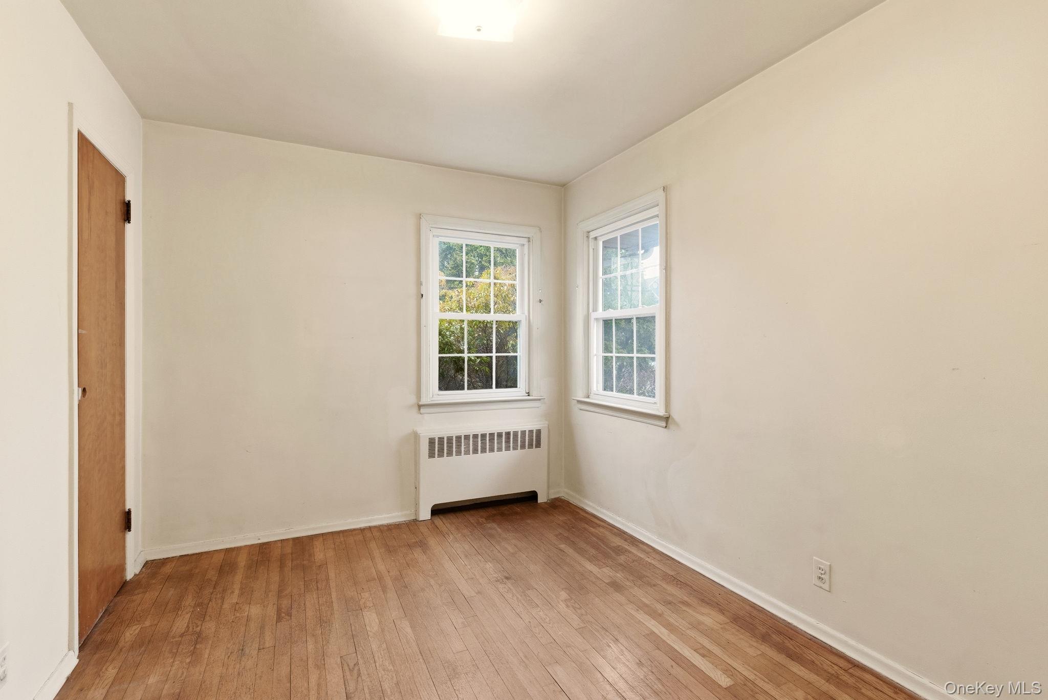 #14 photo, 208 Weyford Terrace, Garden City , NY 11530