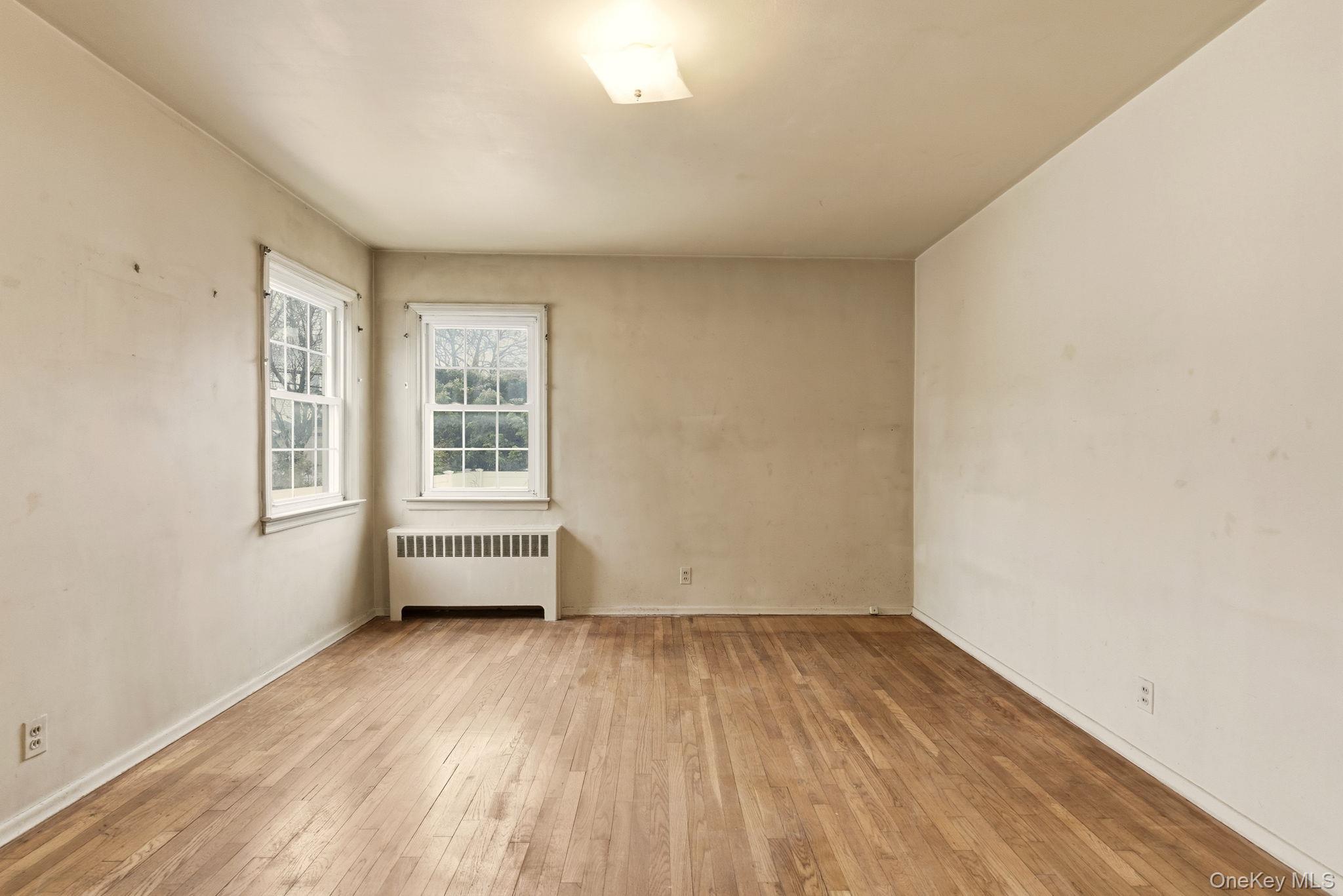 #16 photo, 208 Weyford Terrace, Garden City , NY 11530