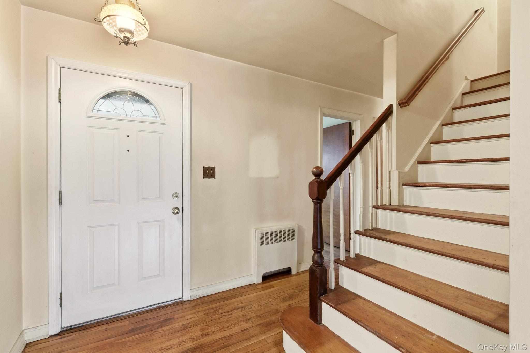 #2 photo, 208 Weyford Terrace, Garden City , NY 11530