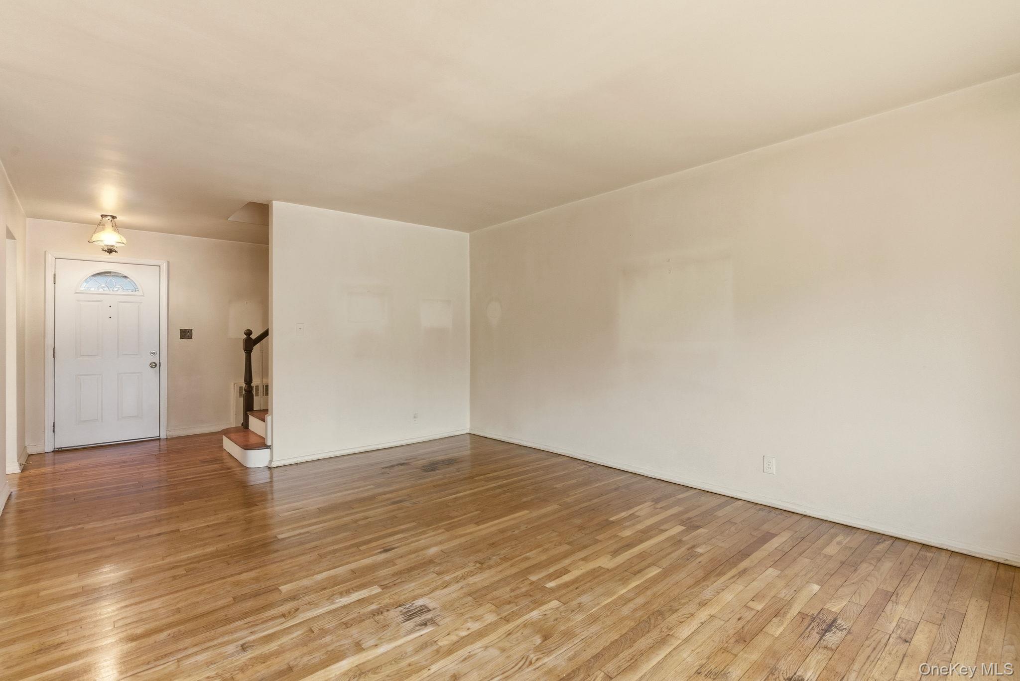 #5 photo, 208 Weyford Terrace, Garden City , NY 11530