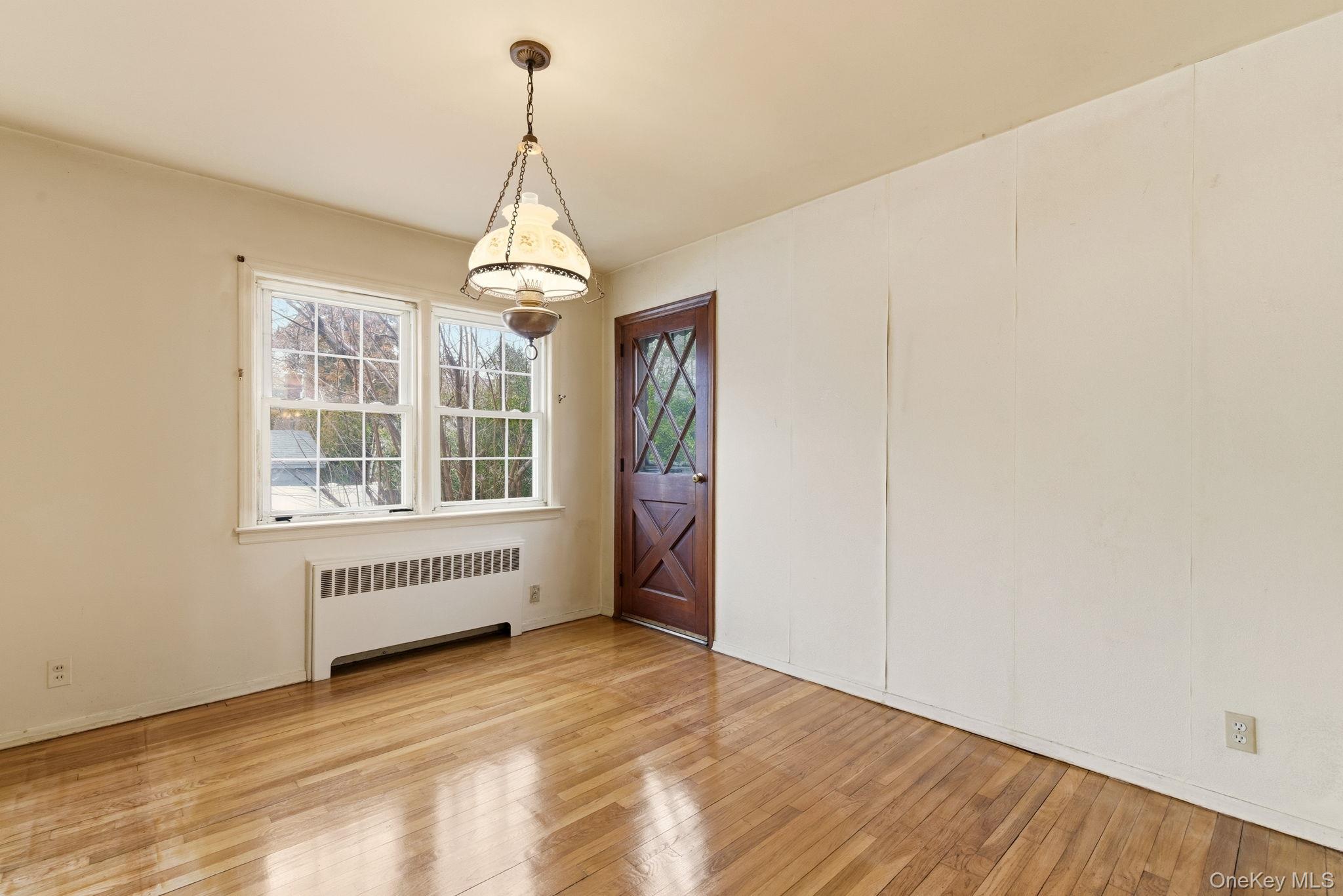 #6 photo, 208 Weyford Terrace, Garden City , NY 11530